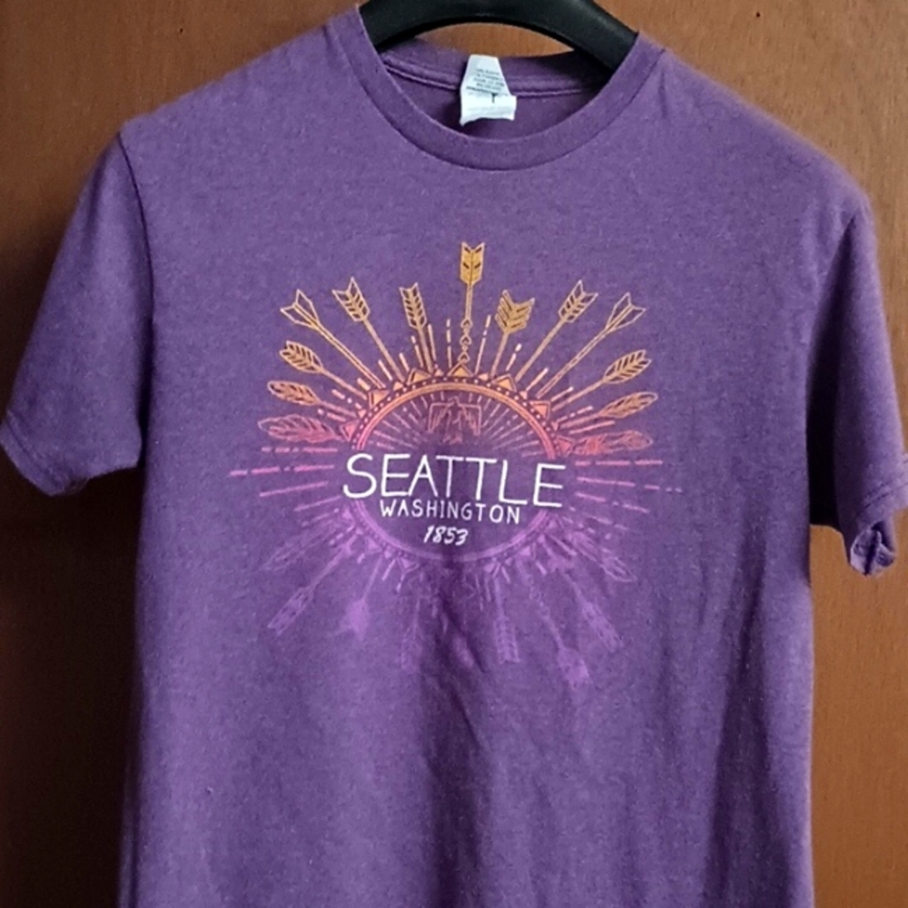 Purple Tshirt - Seattle Washington w/arrows